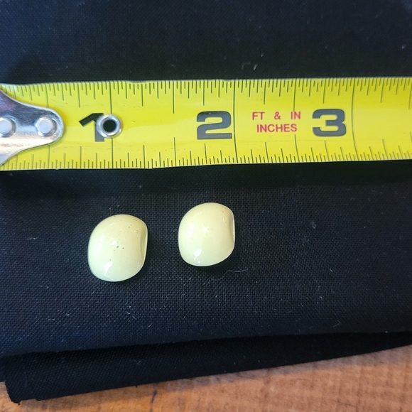 Vintage 1980s 1990s Pale Yellow Oval Pierced Earrings - Picture 2 of 2